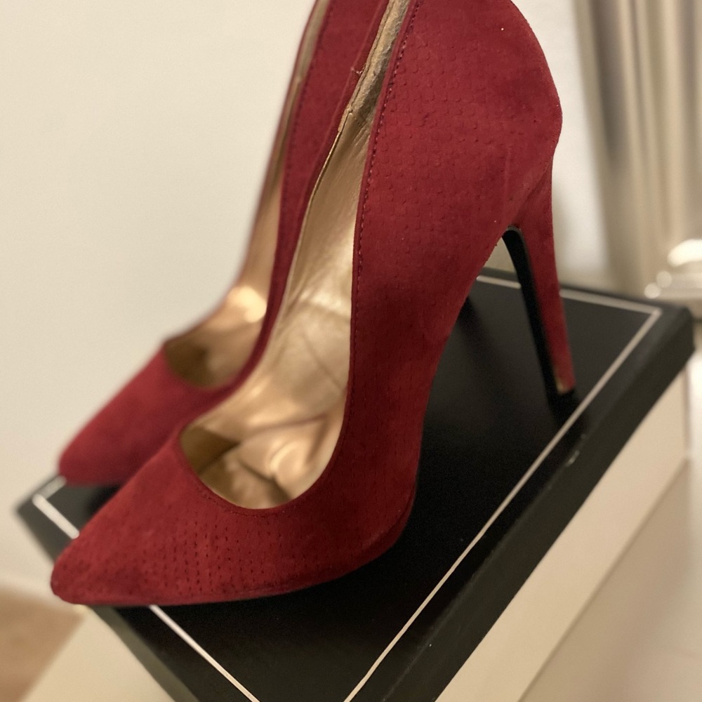 Qupid Suede Pump Burgundy Sz 10